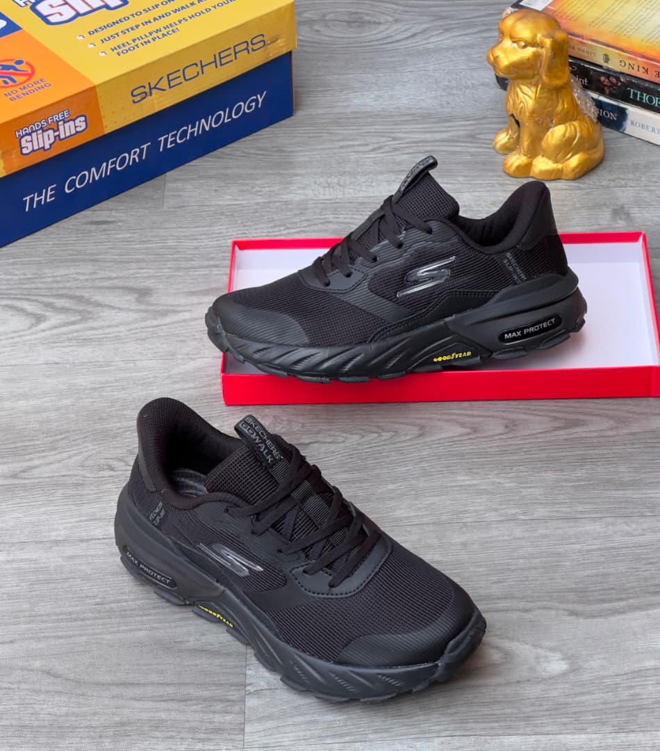 Skechers GO WALK Hands Free Slip-ins Max Protect (Triple Black)