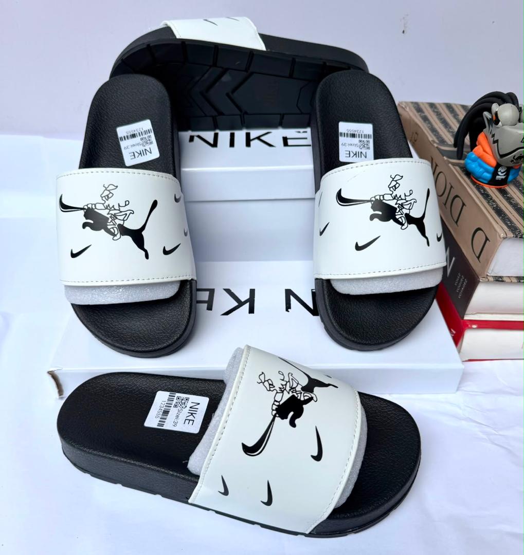 Graphic Graphic-Print Comfort Slides (White / Black)